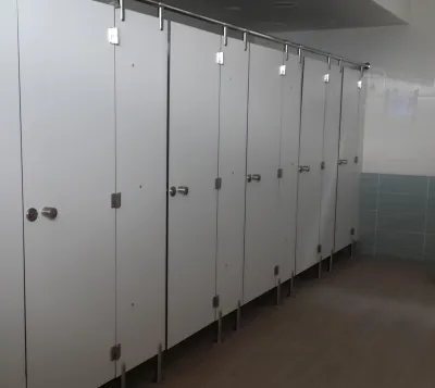 Сантехнические туалетные перегородки HPL под ключ, сантехкабины туалетные