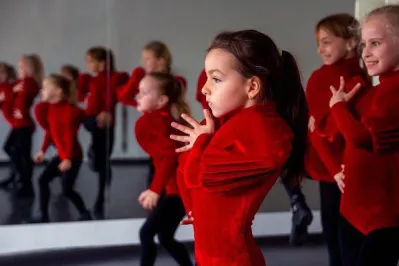 Танцы для детей, современные танцы для малчьиков и девочек в Новороссийске. Школа Танцев для детей.