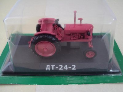 Модель. Трактор ДТ-24-2