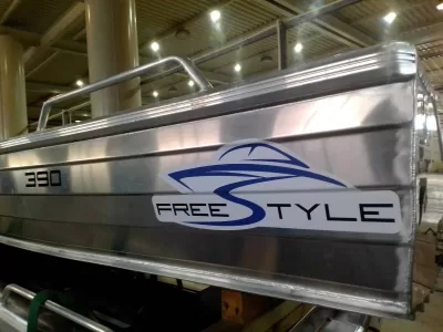 Продаю лодку FreeStyle(Quintrex) 390 long