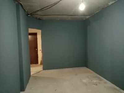 Поклейка обоев покраска кухни комнаты коридора